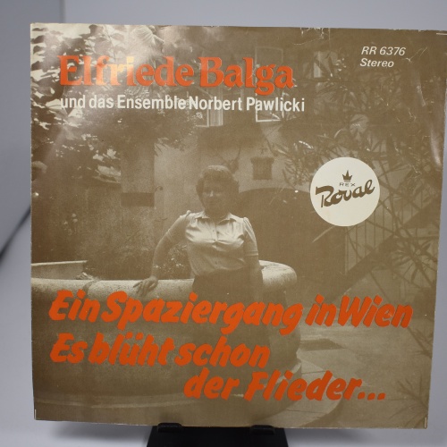 Single / Elfriede Balga – Ein Spaziergang In Wien / Es Blüht Schon Der Flieder...