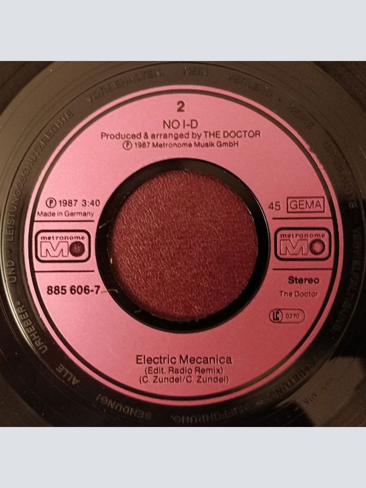 Vinyl / NO I-D - Love Mecanica (Not A Lovegame)