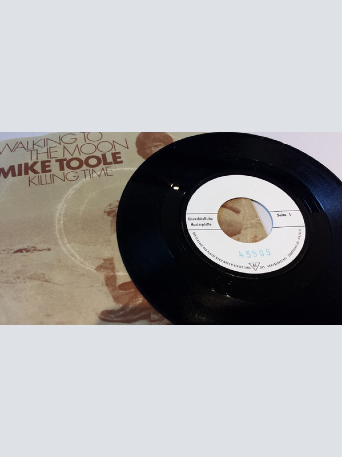 Vinyl / Mike Toole - Walking To The Moon