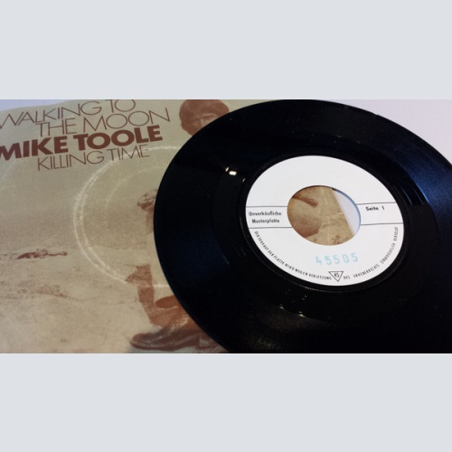 Vinyl / Mike Toole - Walking To The Moon
