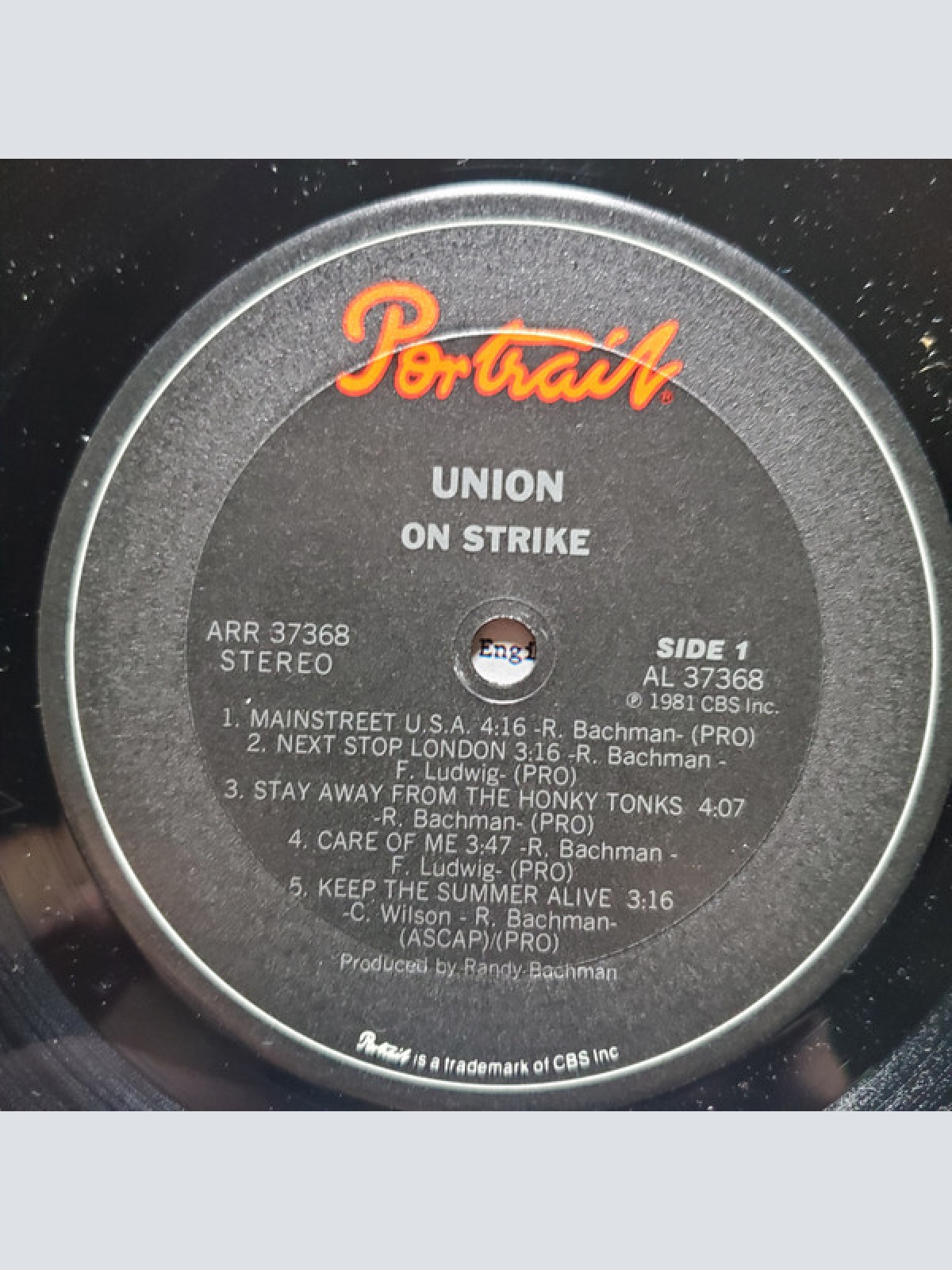 Vinyl / Union (17) - On Strike