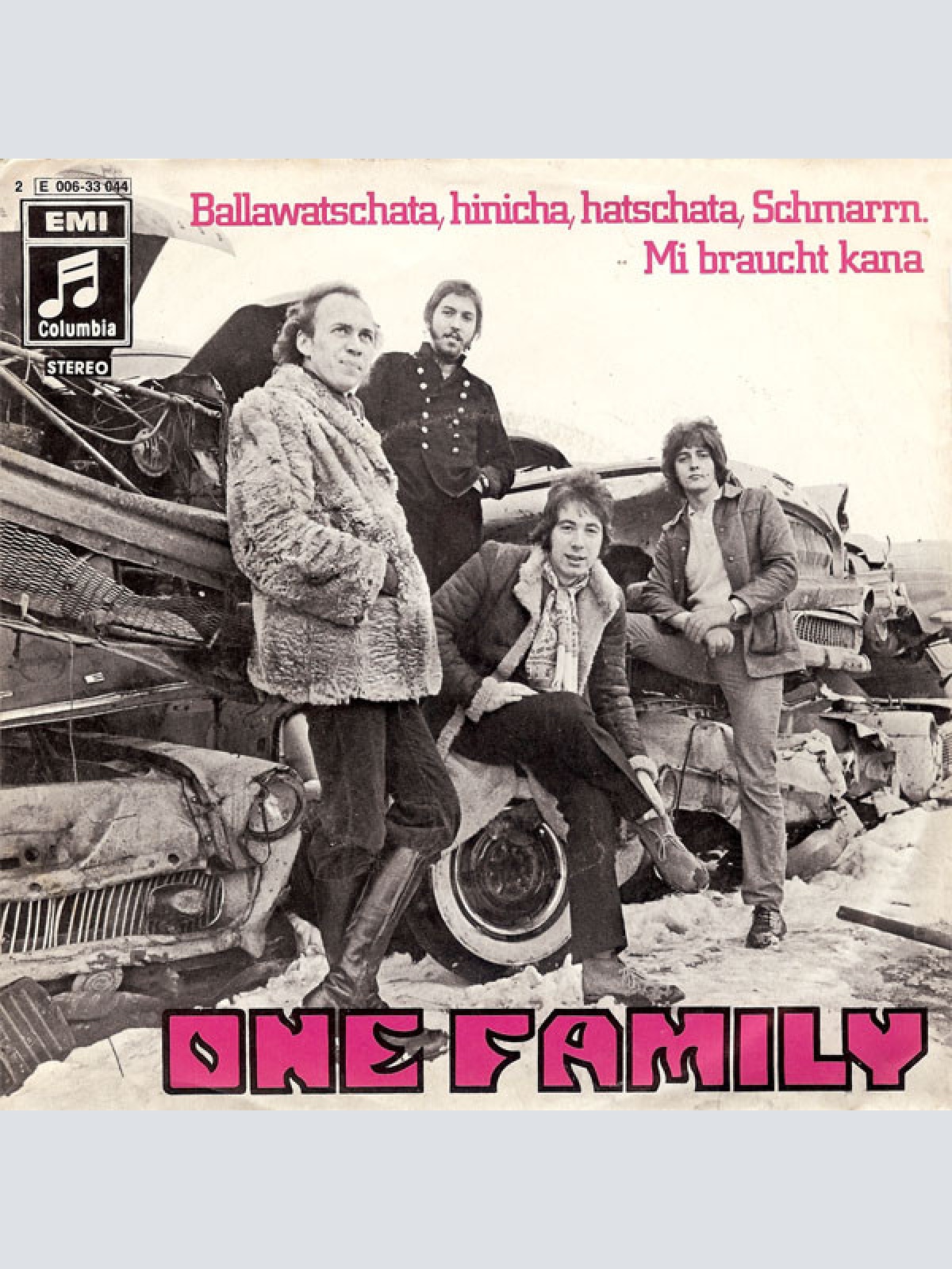 Vinyl / One Family (2) - Ballawatschata, Hinicha, Hatschata, Schmarrn. / Mi Braucht Kana