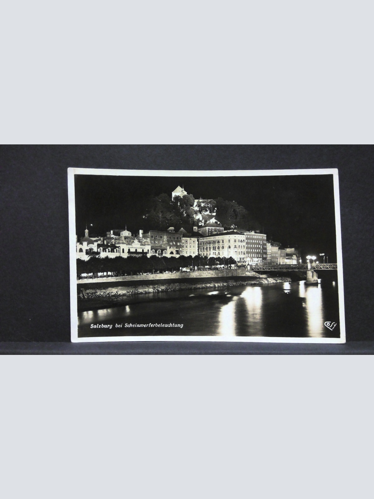 Salzburg bei Scheinwerferbeleuchtung Nacht Salzach JW165868