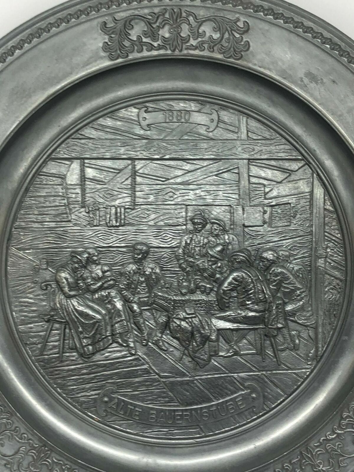 Zinnteller Wandteller Bauernstube 1880 Relief 27 cm 600 g alte Zinnmarke 50009