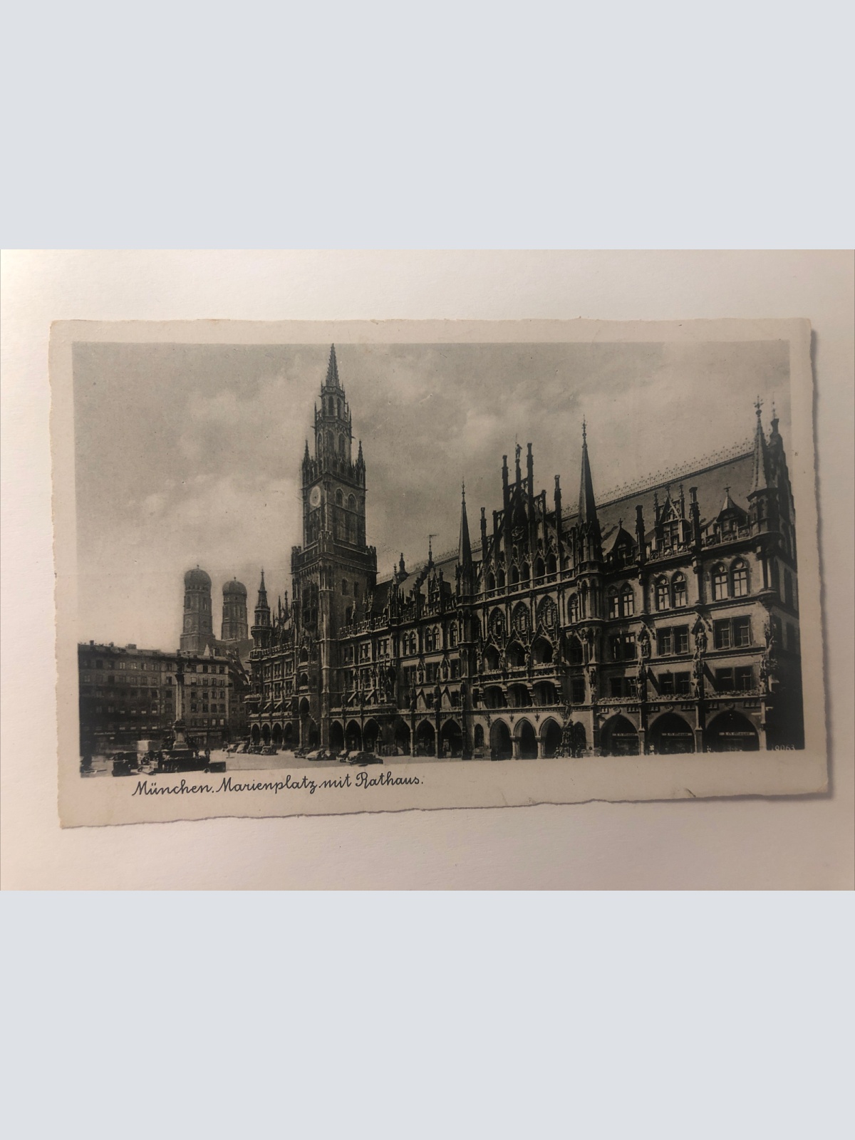 München. Marienplatz mit Rathaus. 20341