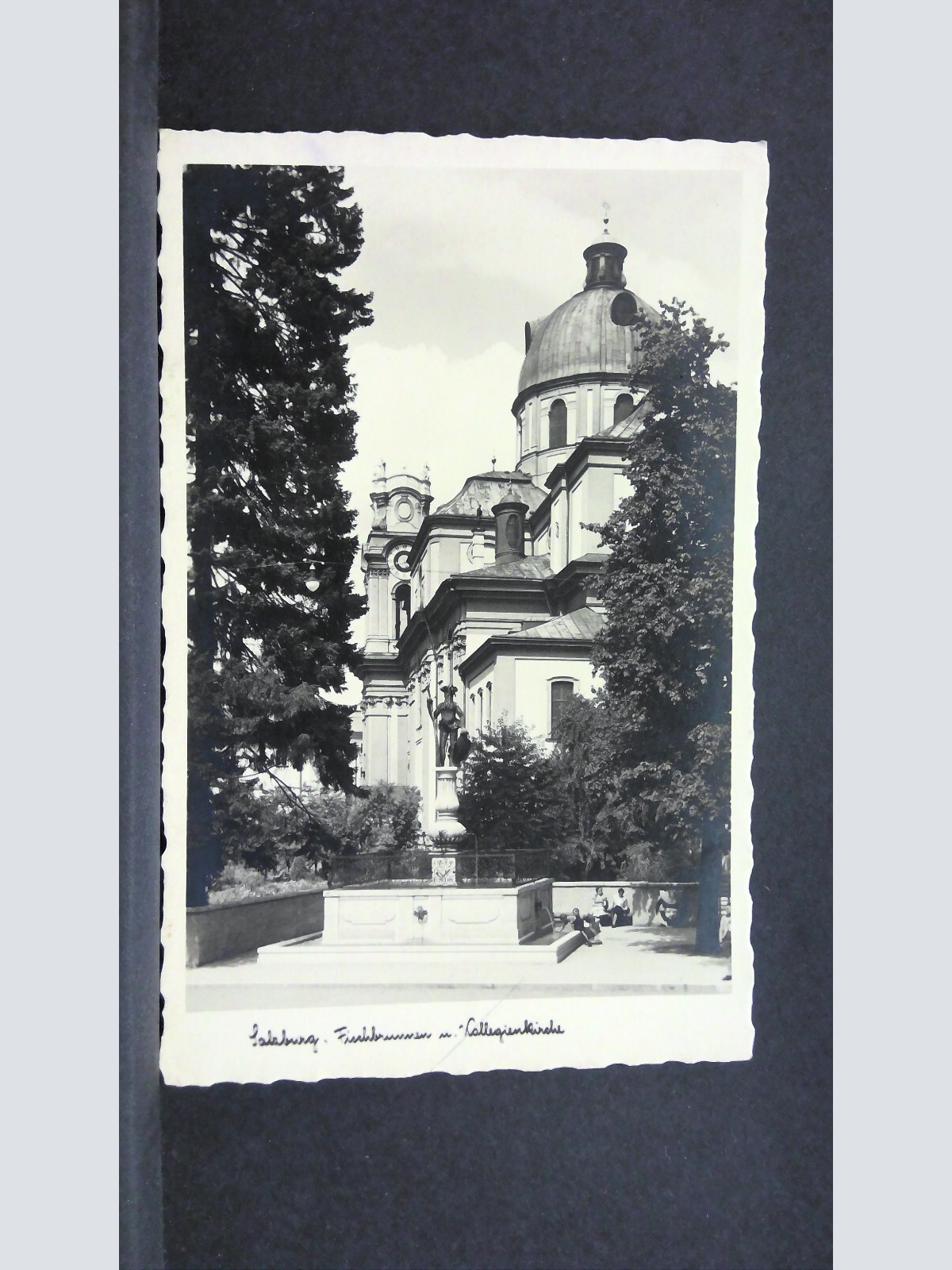 Salzburg Fischerbrunnen und Kolegienkirche JW 5921