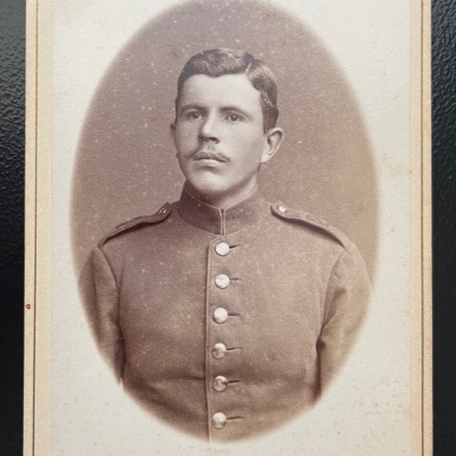 Foto Porträt Soldat Uniform Bart C.Stichaner Ulm a/D ca.10,5x6,5cm 402425 TH