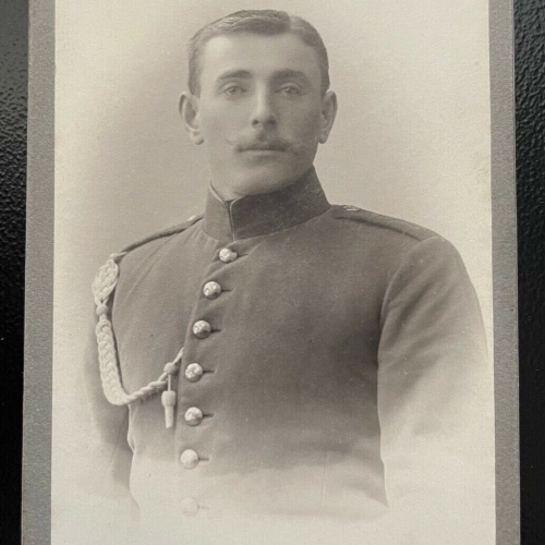 Foto Porträt Soldat Uniform Bart F.Tausch Amberg ca.10,4x6,4cm 402427 TH