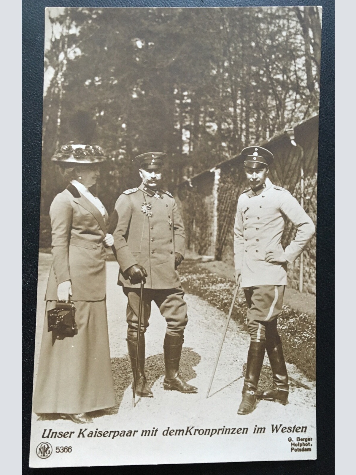 Unser Kaiserpaar m.d. Kronprinzen im Westen Soldaten Militär Krieg 400605 TH SH1