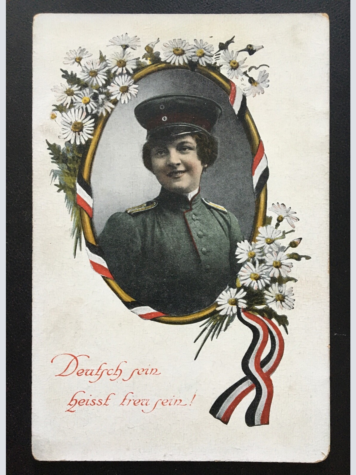 Deutsch sein - Porträt Frau - Uniform Soldaten Militär Krieg 400633 TH