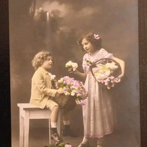 Glückwunsch Zum Namenstag Junge Und Mädchen Mit Rosen 400537 gr I