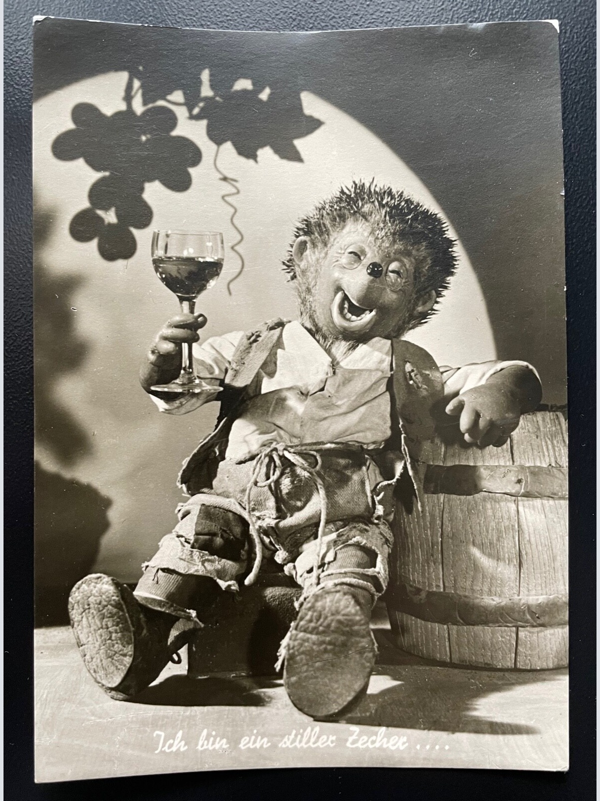 Mecki Igel Ich bin ein stiller Zecher Wein Glas Fass Puppe Hörzu Diehl 400608 TH