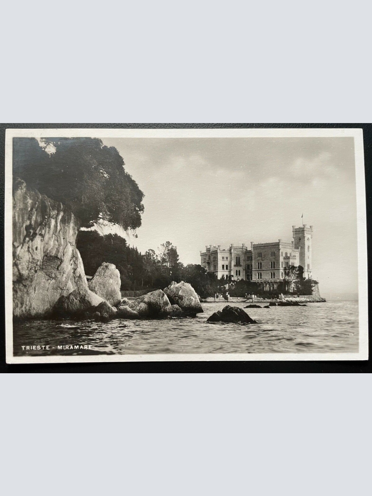 Trieste Triest Miramar Schloss Klippe Bucht Hafen Gebäude Turm Italien 400619 A