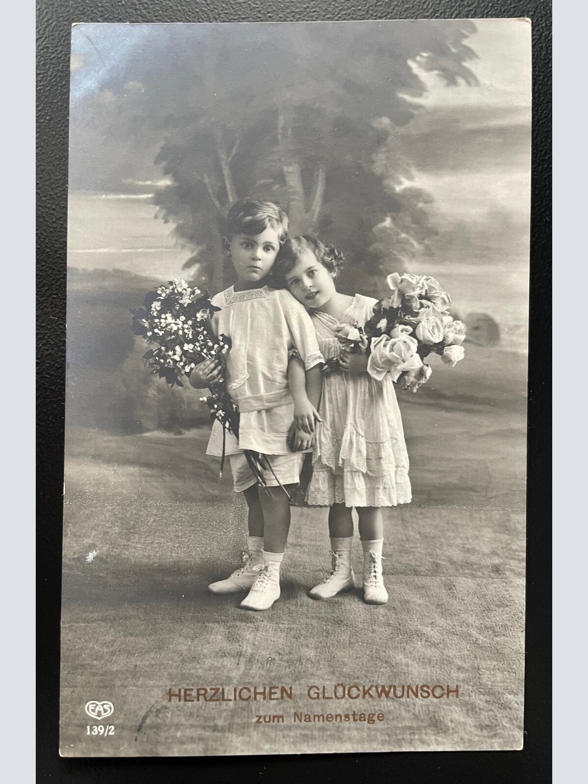 Herzlichen Glückwunsch zum Namenstage Kinder Blumenstrauß Wiese Baum 400592 TH A