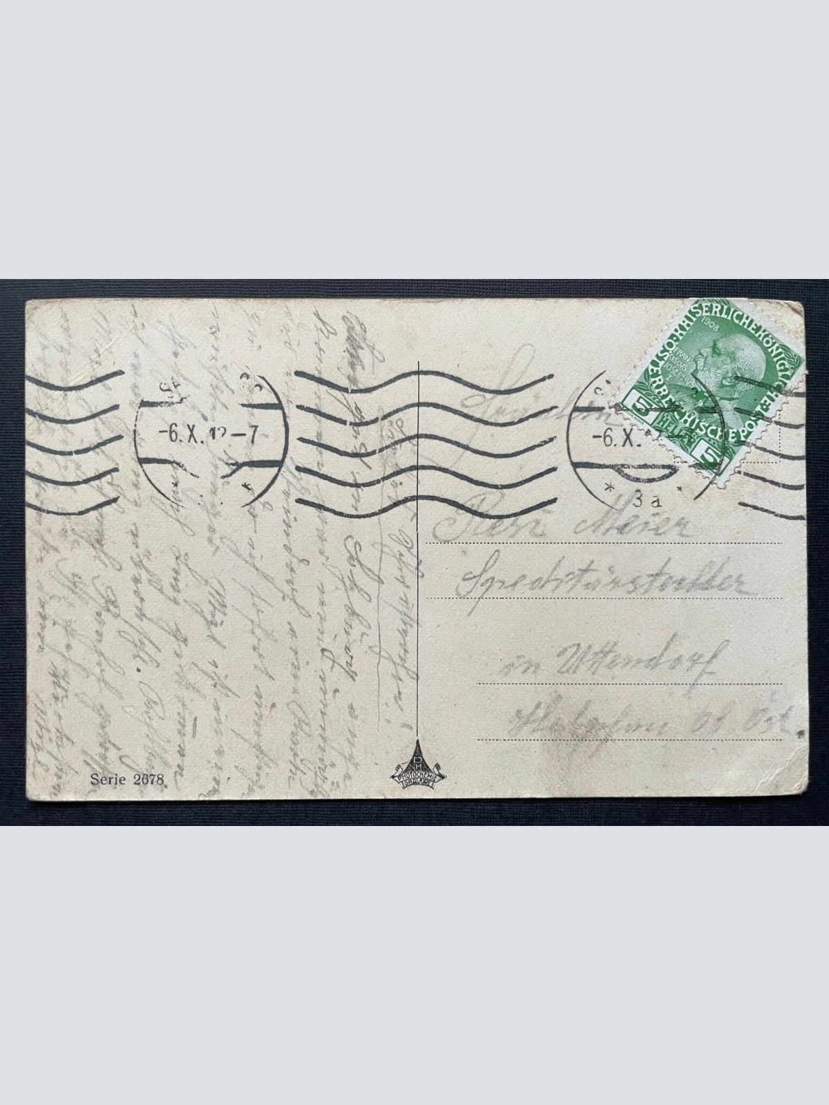 Porträt Frau Mädchen Kleid Tracht geflochtene Haare Zopf Blumenstrauß 400379 F