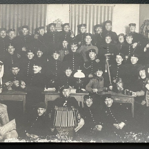 Gruppenaufnahme Soldaten Uniform Schirmmütze Barett Musik Militär Krieg 400578TH