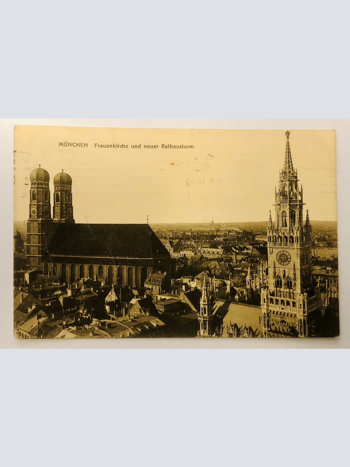 München Frauenkirche und der neuer Rathausturm  82002