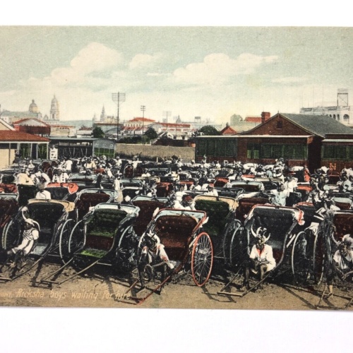 Ricksha boys waiting for hire - Afrikanische Rikschafahrer 40244 TH A