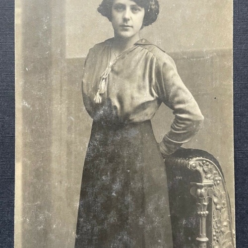 Porträt Frau Kleid Bluse Tracht Zopf Klinger Braunau Oberösterreich 400268 TH A