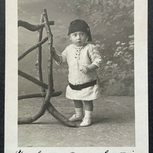 Porträt Kleidkind Baby Fes Hut Kleid Tracht Zur Erinnerung 1920 400283 TH A