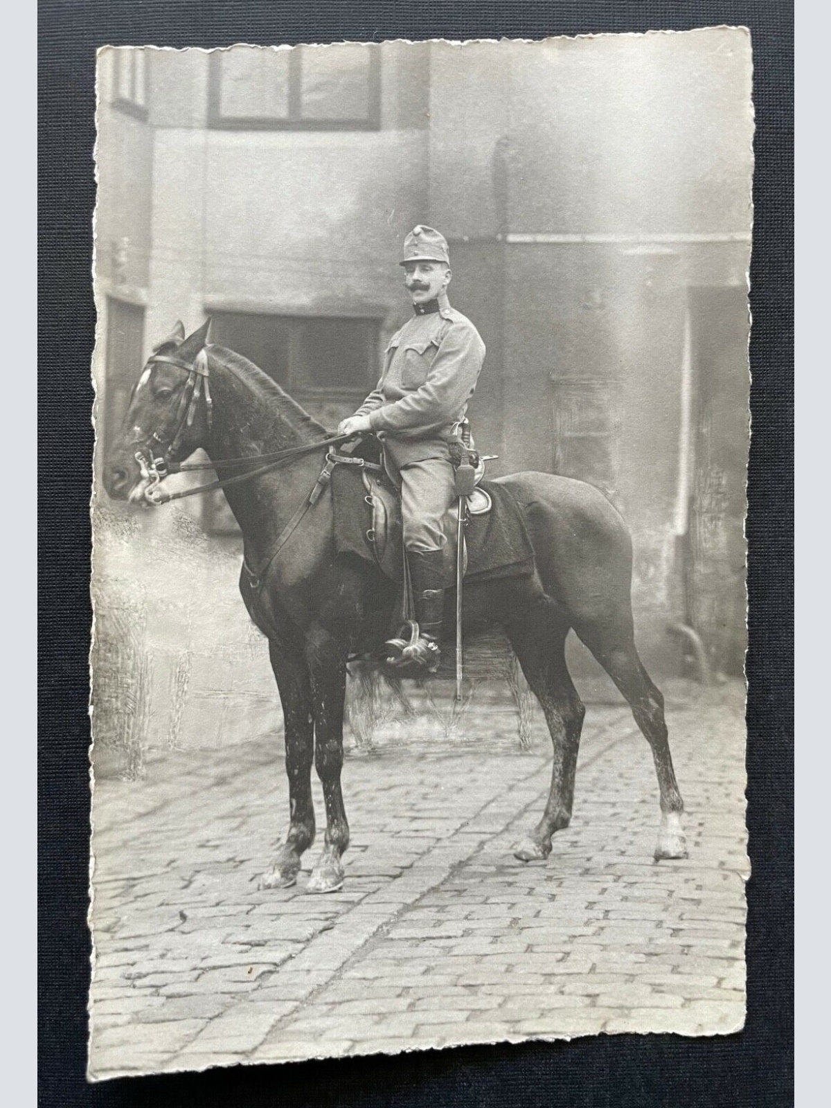 Porträt Soldat Pferd Uniform Feldmütze Bart Degen Militär Krieg 400267 TH