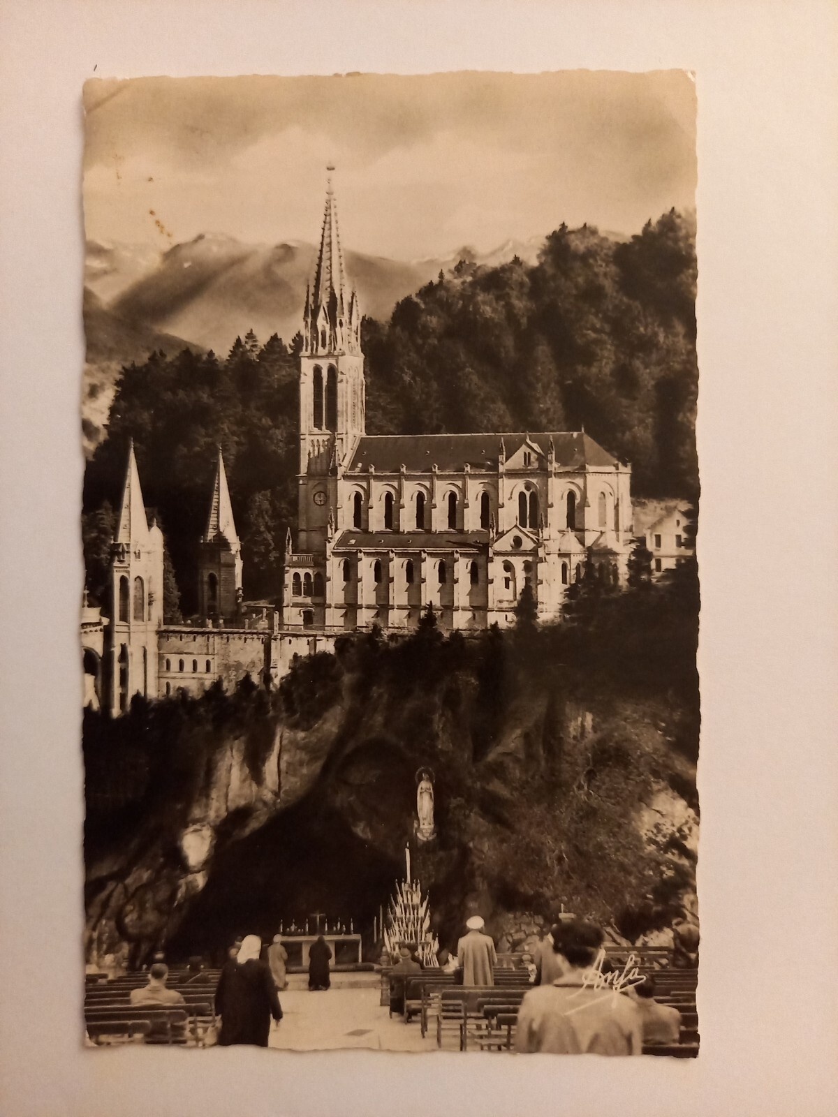 Lourdes, La Basilique 500037A gr