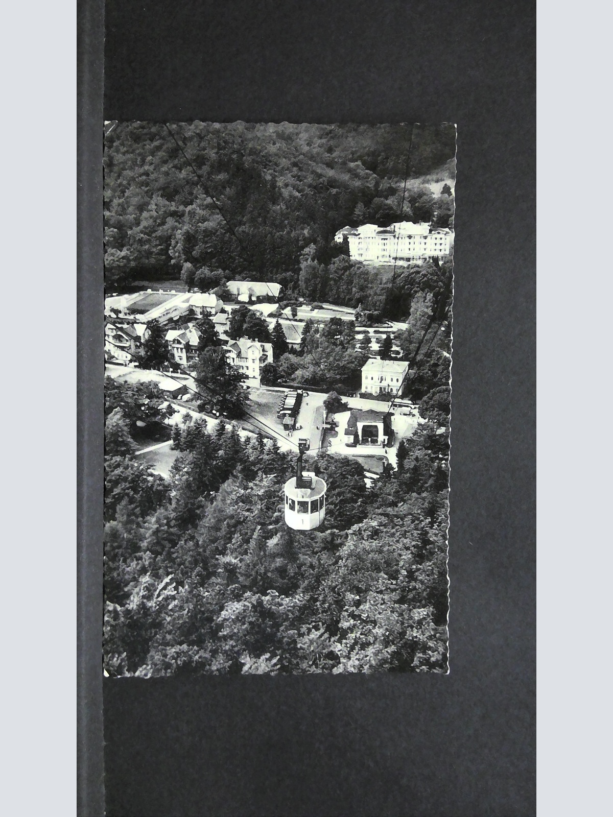 Bad Harzburg Blick vom Burgberg auf die Talstation der Schwebebahn 400519 jw J