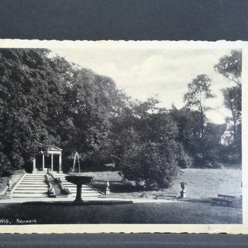 Schleswig Neuwerk Park Brunnen 180290 jw J