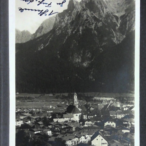 Mittenwald mit Viererspitze Kirche Berge 140429 jw J