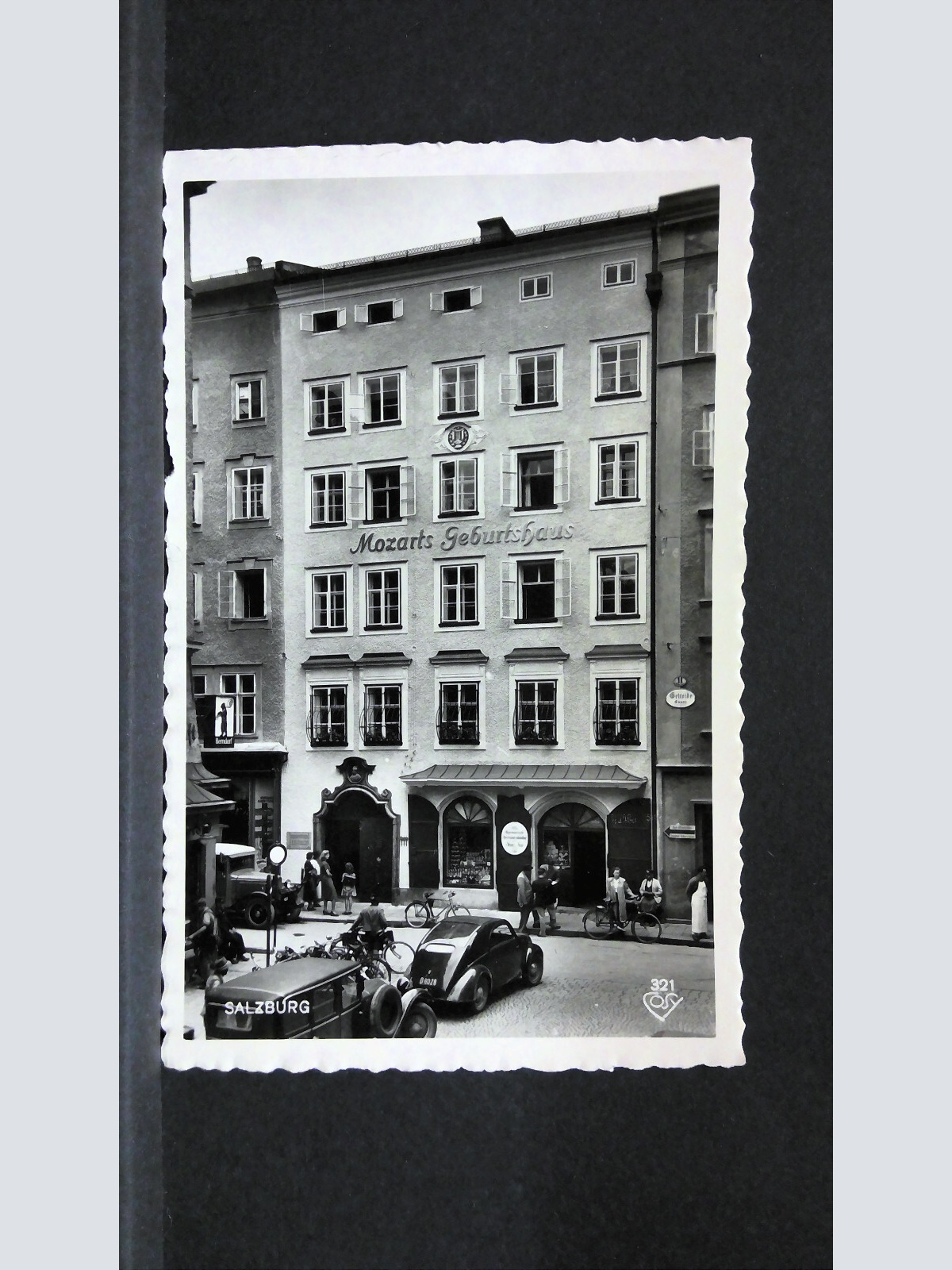 Salzburg Mozart Geburtshaus Fahrräder Autos JW6321