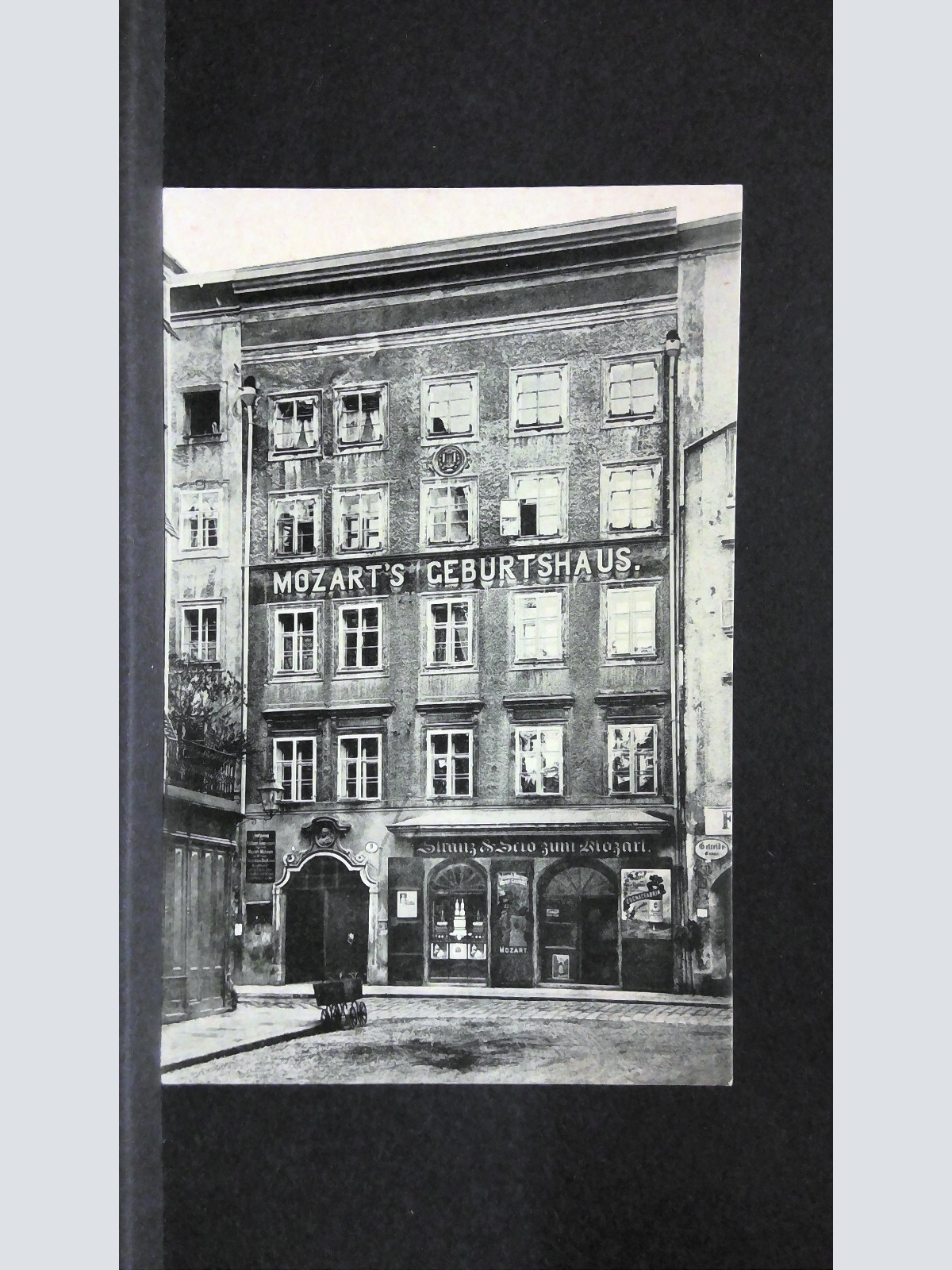 Mozart Geburtshaus Salzburg schwarzweiß JW 21034