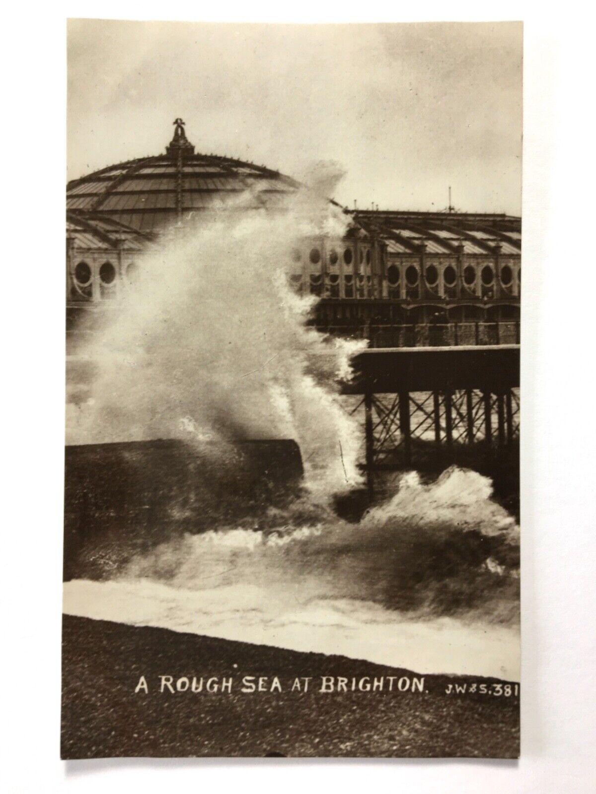 Brighton - A Rough Sea at Brighton - Stürmische See - England 40234 TH