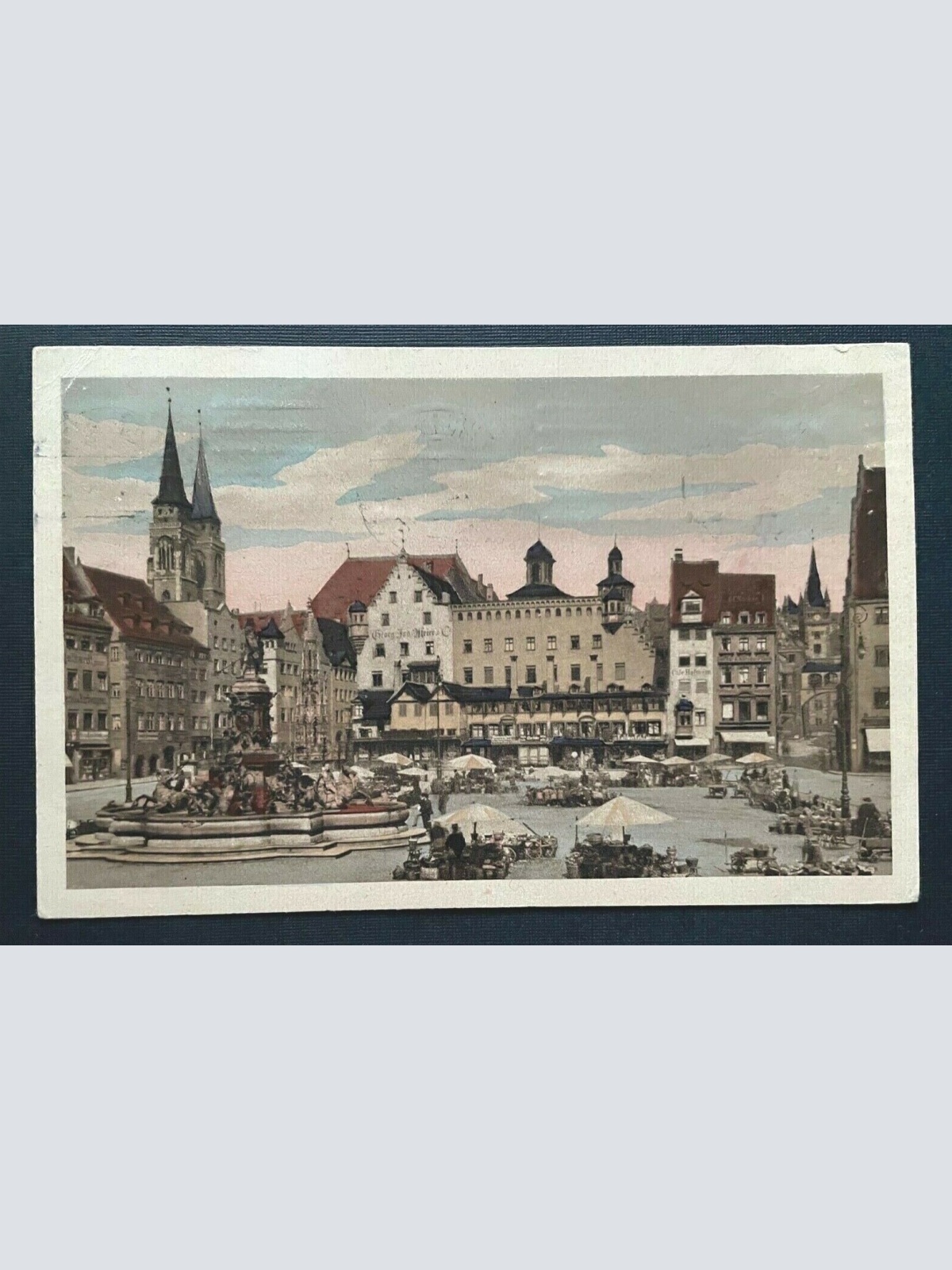 Nürnberg Marktplatz Stadt Kirche Brunnen Statue Bayern Deutschland 401044 TH