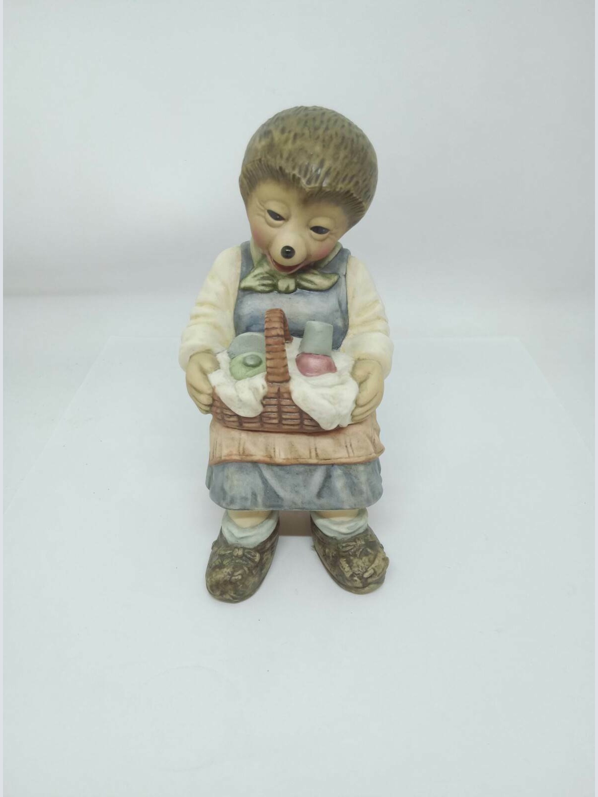 Goebel Figur Mecki mit Korb 13cm 50202