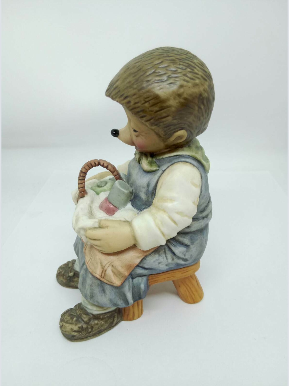 Goebel Figur Mecki mit Korb 13cm 50202