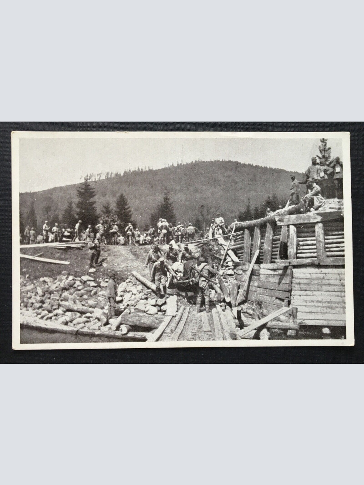 Schwierige Passage üb. Notsteg Kriegsschauplatz Soldaten Militär Krieg 400875 TH