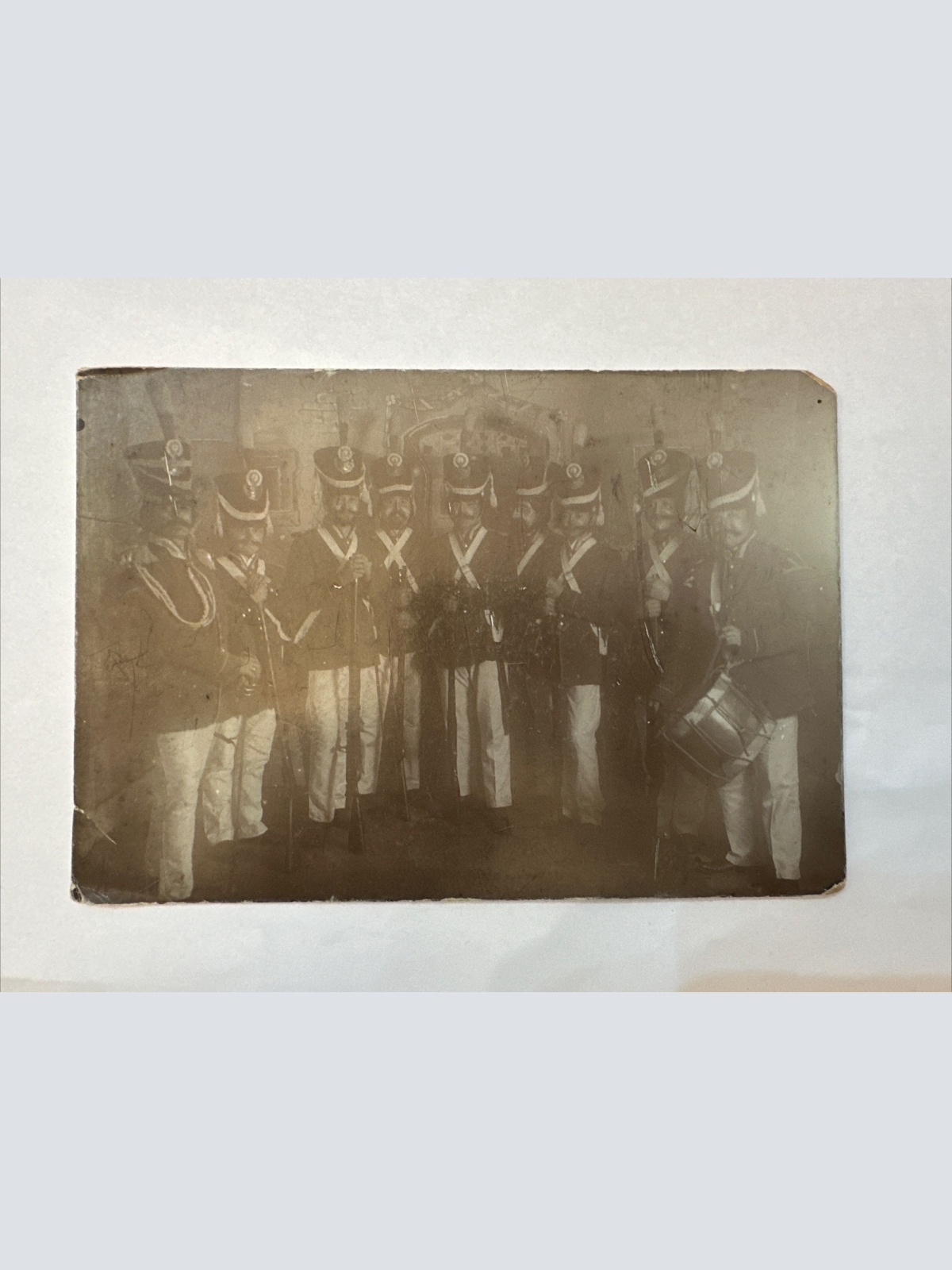 CAB Foto Soldat Uniform Gewehre Bürgerwehr ?  11,5  X 16.5 cm 423992 J