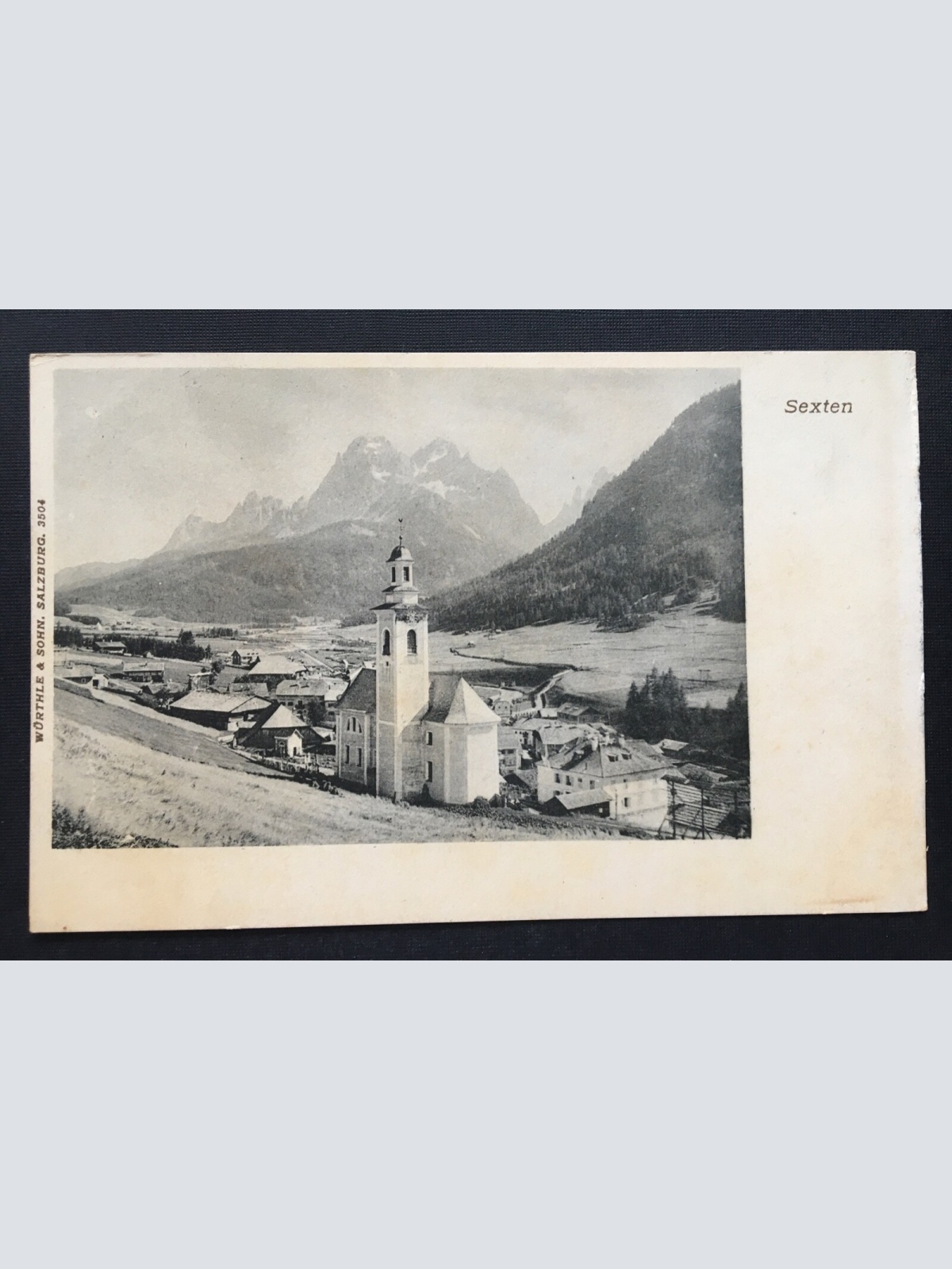 Sexten Blick auf Ort Kirche Südtirol Italien 400898 TH A