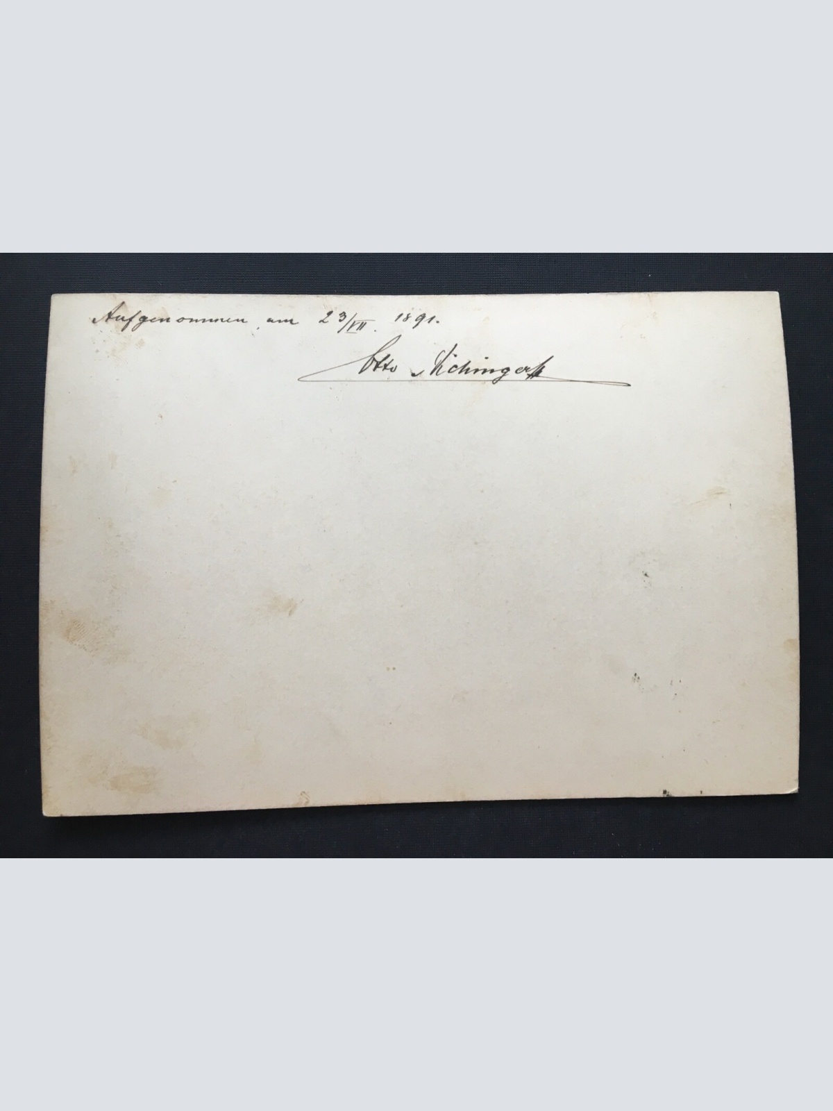 Foto Bauernhaus Haus Garten Tracht Hut Bäume 1891 ca.11,5x16,6cm 400942 TH