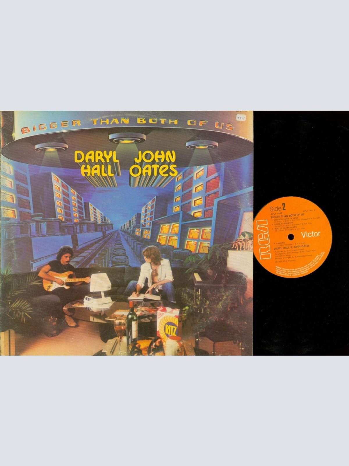 LP--DARYL HALL & JOAN OATES--BIGGER THAN BOTH OF US
