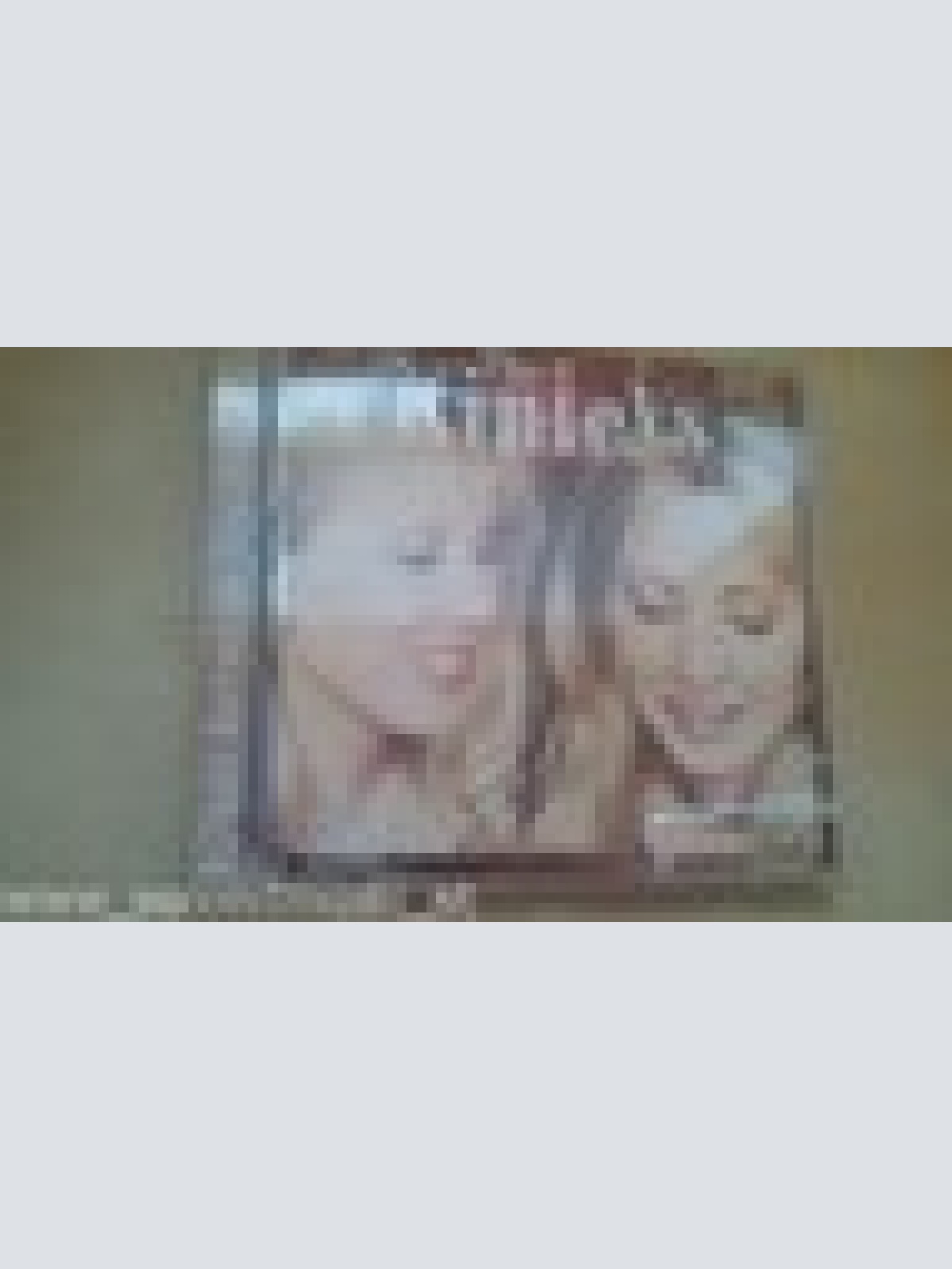 CD--THE KINLEYS--JUST BETWEEN YOU AND ME  -ALBUM