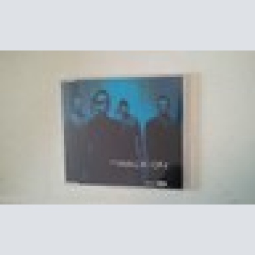 MAXI-- U2 --WALK ON --ENHNACED CD-----VIDEO --3   TRACKS