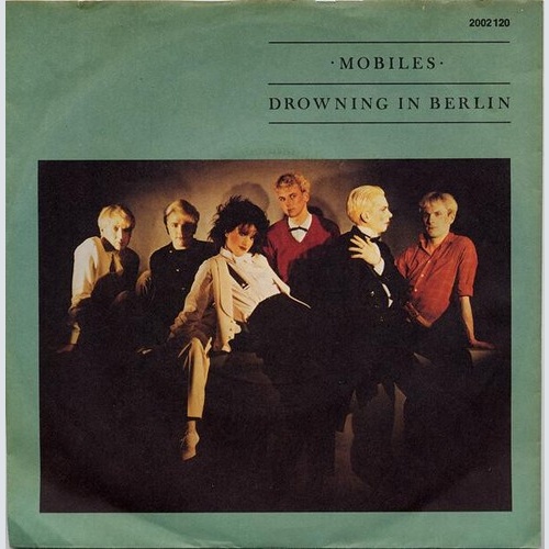 7", Single Mobiles - Drowning In Berlin