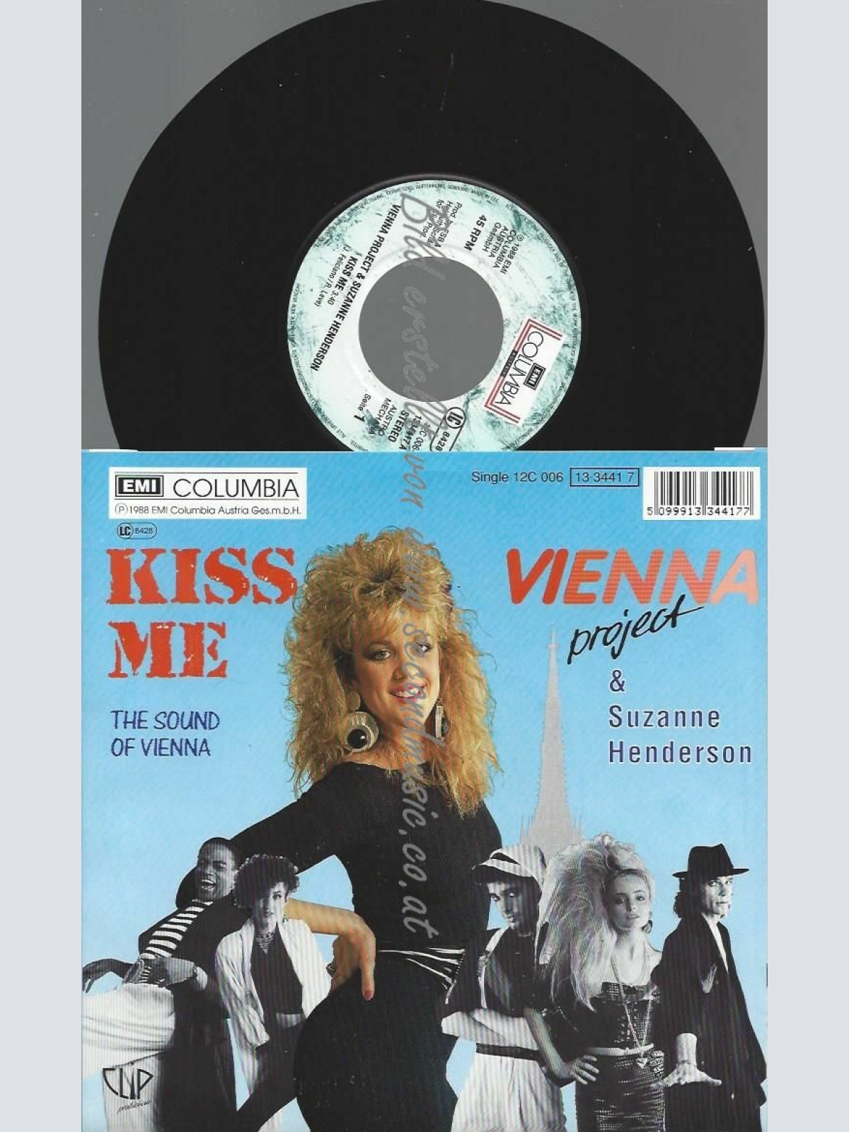 7" VIENNA PROJECT & SUZANNE HENDERSON   KISS ME  // NM