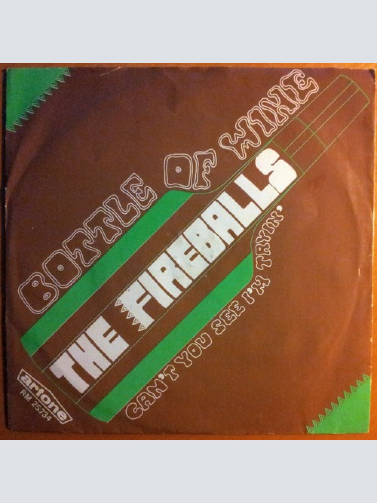 7", Single The Fireballs - Bottle Of Wine / Can't You See I'm Tryin'