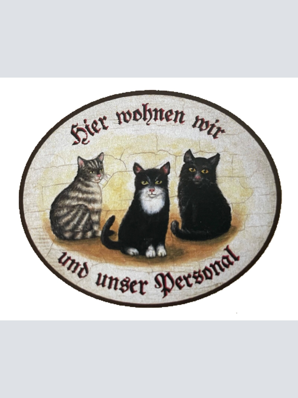 KuK Nostalgie Holzschild "Hier wohnen wir u.u.Personal“ Trio Katze Tabby Schwarz