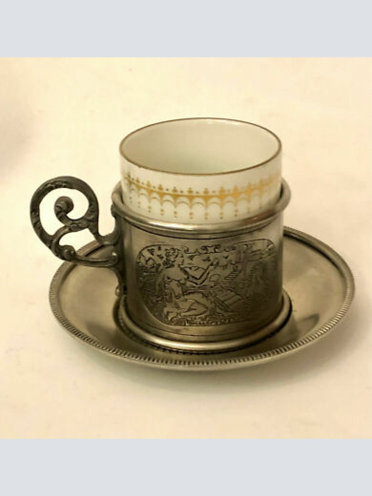 Mocca Tasse Kronester Porzelan Bavaria mit Fassung und Untertasse aus Zinn190033