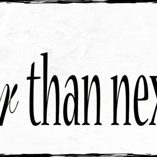 Schild Posher Than Next Door Nobel Schick Vornehm Nebenan 27x10 Blech od.Holz