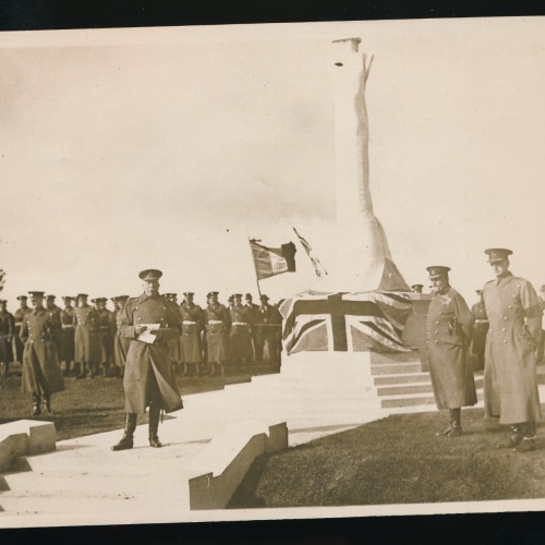 Orig. Pressefoto aus Ginchy Denkmal für gefallene Britische Garde (P1)