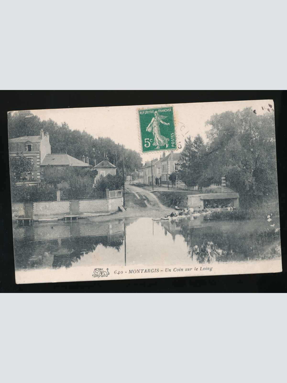 AK aus Montargis Frankreich mit Wäscherin (224)